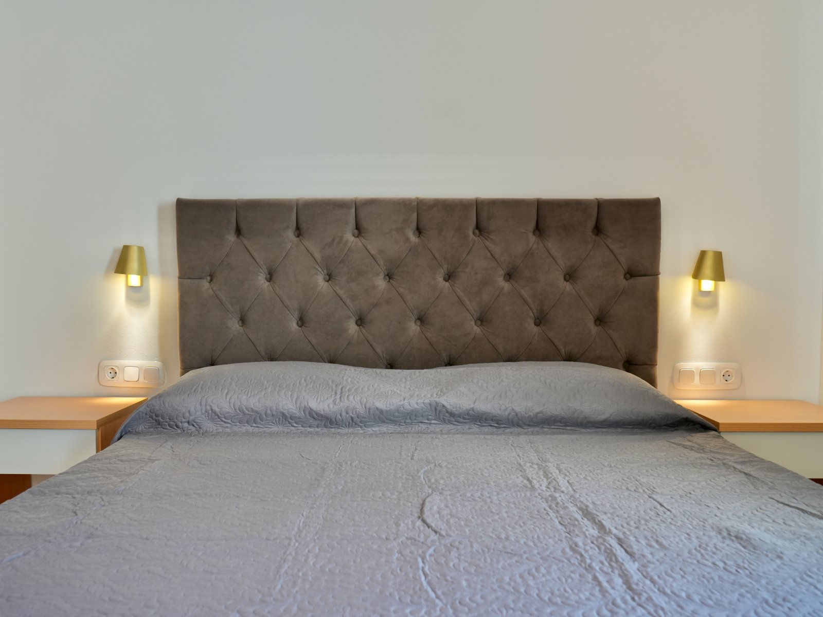 Bedroom with golden lamps